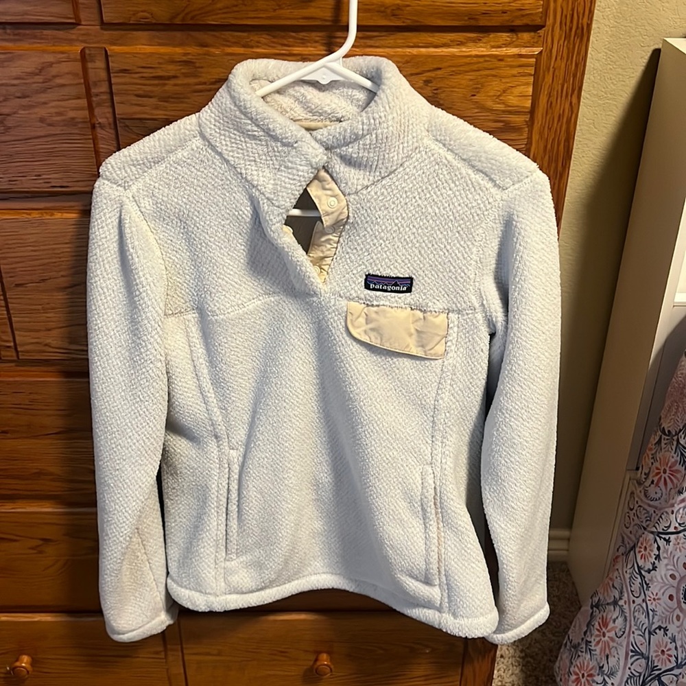 White Patagonia Pullover